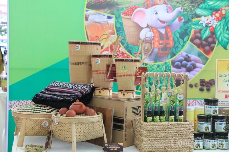Các sản phẩm thủ công truyền thống được quảng bá tại chương trình.
