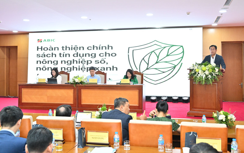 Ông Lê Đình Huy, Phó Tổng giám đốc Công ty Bảo hiểm Agribank phát biểu tại Hội thảo. Ảnh: Đại biểu nhân dân