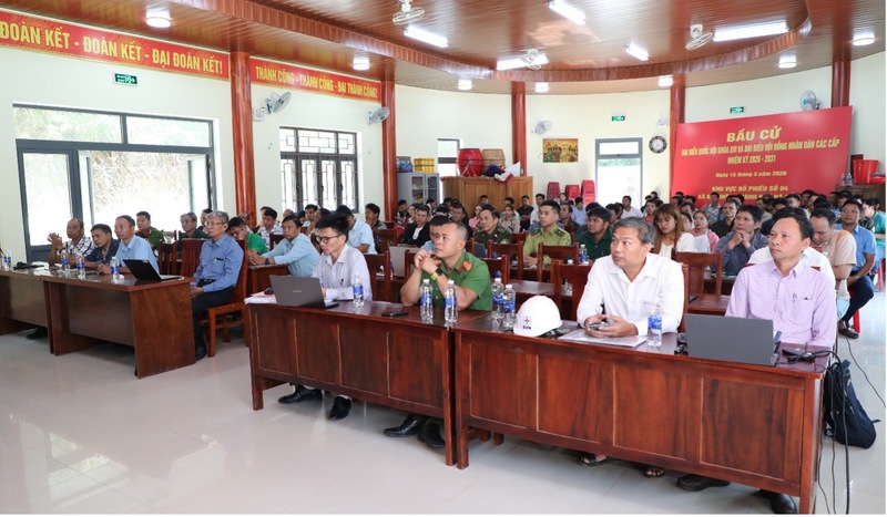 Hơn 200 đại biểu tham dự Hội nghị tuyên truyền phòng cháy, chữa cháy, bảo vệ rừng, phòng chống cháy rừng, quản lý, bảo vệ các hạng mục công trình Thủy điện A Vương. Ảnh: Bình An