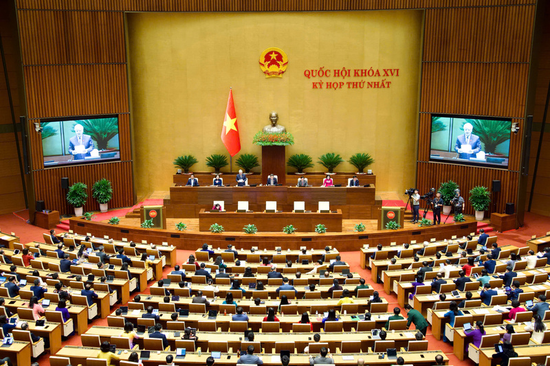 Dưới sự chủ trì của Chủ tịch Quốc hội Trần Thanh Mẫn và điều hành của Phó Chủ tịch Thường trực Quốc hội Đỗ Văn Chiến, Quốc hội đã biểu quyết thông qua Nghị quyết Kỳ họp thứ Nhất, Quốc hội khoá XVI