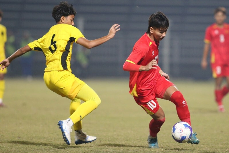 U17 Việt Nam tỏ ra vượt trội trên sân so với U17 Malaysia. Ảnh: VFF.