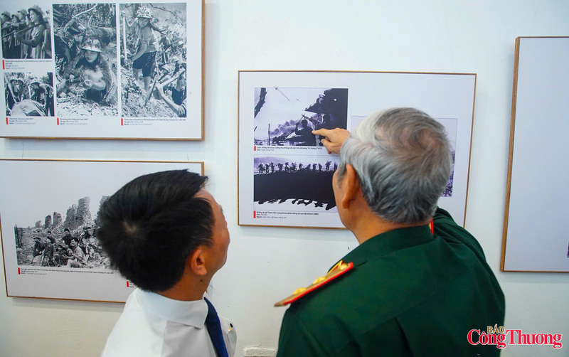 Triển lãm “51 năm - Bản hùng ca thống nhất” chia thành 5 chương, thiết kế như một mạch kể chuyện xuyên suốt từ quá khứ đến hiện tại: “Hiệp định Geneve - Non sông chia cắt”, “Thành đồng lũy thép - Ý chí không khuất phục”, “Năm cánh quân - Thần tốc tiến về Sài Gòn”, “Khúc khải hoàn - Đất nước trọn niềm vui”, “TP. Hồ Chí Minh hôm nay - Kiến tạo tầm vóc mới”. Trong số đó, có nhiều tác phẩm đoạt giải quốc tế từng gây tiếng vang toàn cầu.