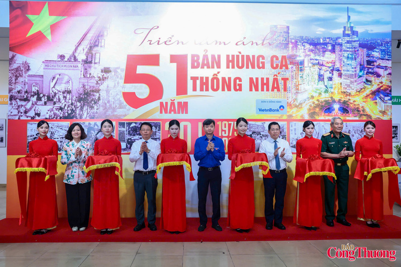 Sáng 24/4, nhân kỷ niệm 51 năm Ngày giải phóng miền Nam, thống nhất đất nước (30/4/1975 - 30/4/2026) tại Trung tâm Triển lãm 45 Tràng Tiền (Hà Nội), Báo Tiền Phong khai mạc triển lãm ảnh “51 năm - Bản hùng ca thống nhất”, mở ra hành trình cảm xúc đặc biệt tái hiện khát vọng độc lập và sức sống mãnh liệt của dân tộc qua hơn nửa thế kỷ.