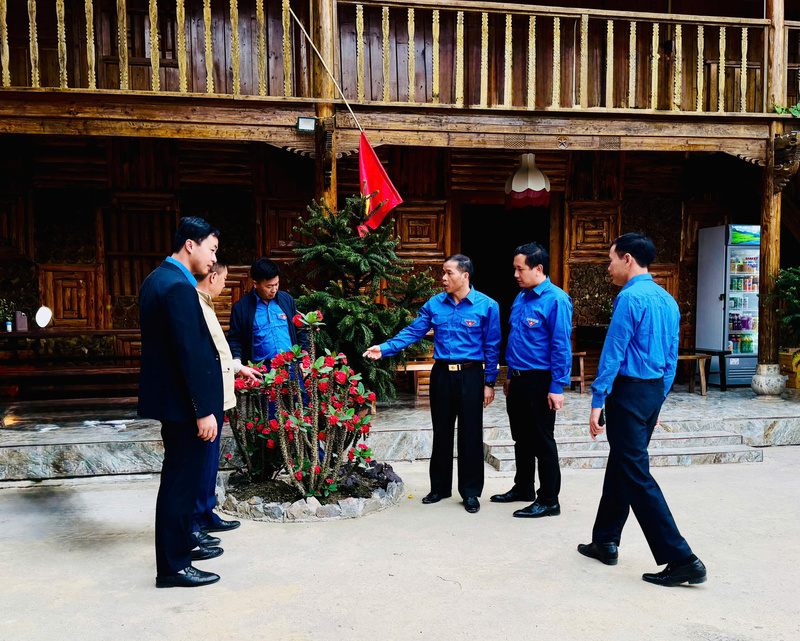 Việc xây dựng môi trường du lịch văn minh cũng được chú trọng đồng bộ trong quá trình phát triển văn hóa, thu hút khách du lịch.