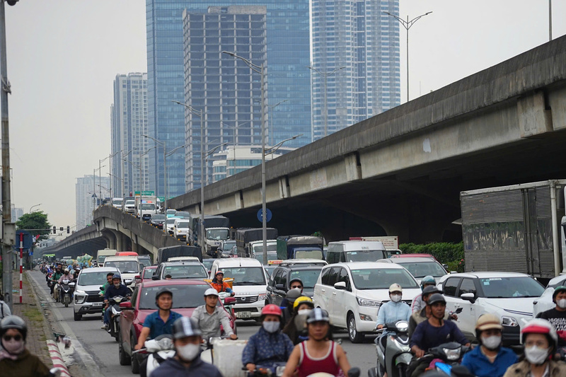 Theo nhận định của cơ quan chức năng, lượng phương tiện rời thành phố về quê nghỉ lễ sẽ tiếp tục gia tăng vào sáng mai (25/4).Trong dịp nghỉ lễ kéo dài 3 ngày, lực lượng Cảnh sát giao thông khuyến cáo người dân chấp hành quy định về tốc độ, đi đúng làn đường và đặc biệt không sử dụng rượu, bia khi tham gia giao thông.