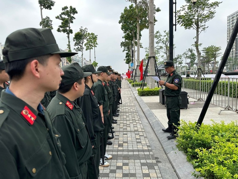 Công an tỉnh Thanh Hóa đã tăng cường hơn 1.000 cán bộ, chiến sĩ các phòng Công an tỉnh và Công an các phường Sầm Sơn, Nam Sầm Sơn phối hợp cùng các lực lượng bảo vệ ANTT tại cơ sở thành lập 76 tổ công tác hình thành thế trận an ninh khép kín. Ảnh: Công an Thanh Hóa