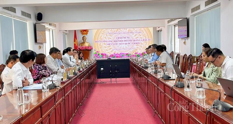 Quang cảnh tại buổi làm việc.