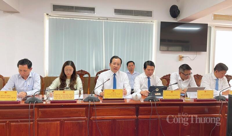 Ông Vương Quốc Nam, Phó Chủ UBND TP. Cần Thơ (thứ ba bên trái) phát biểu tại buổi làm việc.