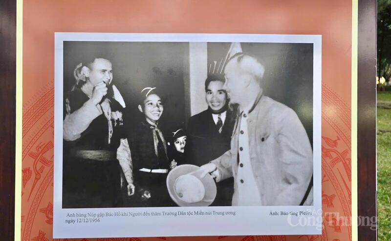 Phần “Gia Lai hôm nay” phản ánh những thành tựu nổi bật trong phát triển kinh tế - xã hội, đời sống văn hóa, tinh thần đoàn kết của các dân tộc, cùng các công trình tiêu biểu gắn với hình ảnh Bác Hồ. Trong khi đó, phần “Những tấm gương tiêu biểu học tập và làm theo Bác” giới thiệu các cá nhân, tập thể điển hình với nhiều hoạt động thiết thực, góp phần lan tỏa những giá trị tốt đẹp trong đời sống.