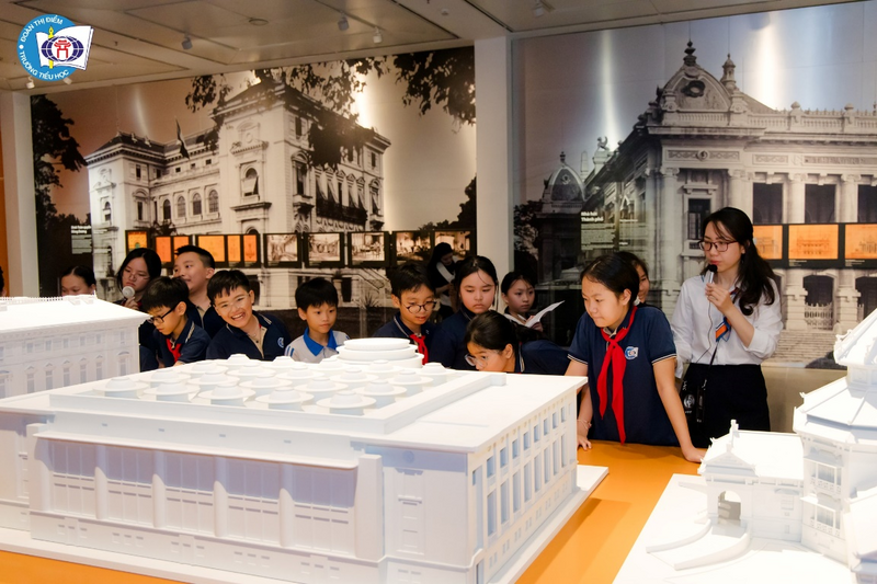 Học sinh trường tiểu học Đoàn Thị Điểm tham quan Bảo tàng Hà Nội tháng 4 năm 2026. Ảnh: Hoàng Lan