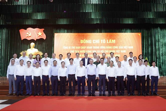 Tổng Bí thư, Chủ tịch nước Tô Lâm làm việc với Ban Thường vụ Thành ủy Đà Nẵng. Ảnh: Thống Nhất/TTXVN