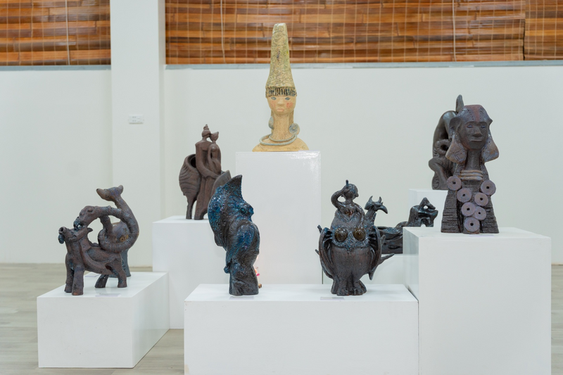 Những tác phẩm trưng bày tại Triển lãm gốm nghệ thuật "Ngôn ngữ của đất" do Nghệ sĩ Hoàng Thanh Như, nguyên giảng viên Trường Đại học Kiến trúc Hà Nội thể hiện.