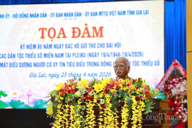 Đồng chí Ksor Phước, nguyên Ủy viên Ban Chấp hành Trung ương Đảng, nguyên Ủy viên Thường vụ Quốc hội, nguyên Chủ tịch Hội đồng Dân tộc Quốc hội, nguyên Bí thư Tỉnh ủy Gia Lai phát biểu tại tọa đàm.