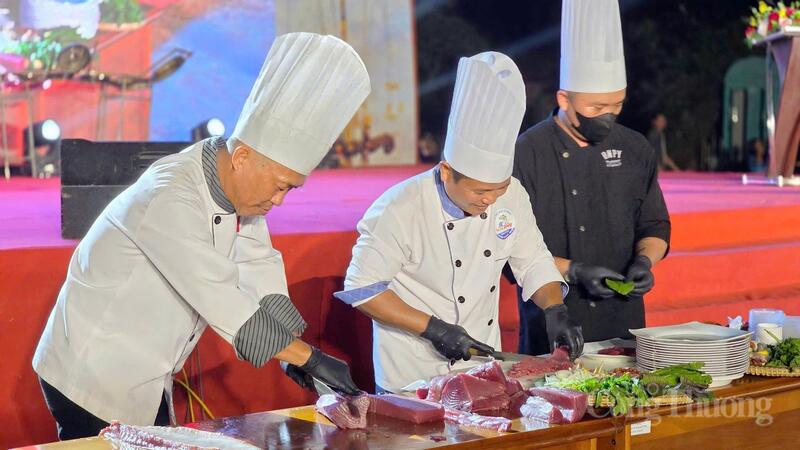 Điểm nhấn của chương trình là Chương trình nghệ thuật kích cầu du lịch diễn ra vào tối 30/4, mang chủ đề “Cá ngừ Đắk Lắk – Tinh hoa câu vàng”. Ảnh: Bá Bính