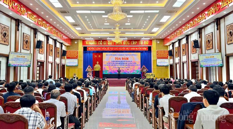 Quang cảnh buổi tọa đàm.