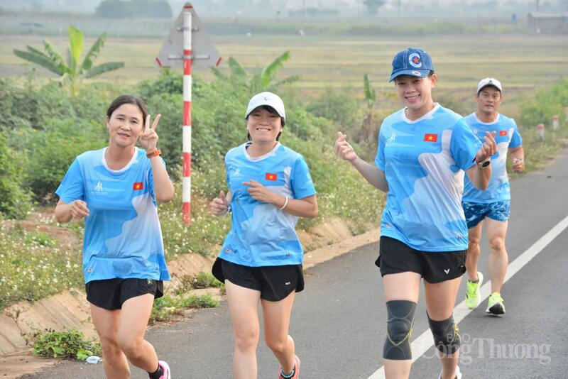 Giải chạy gồm hai cự ly 5km và 10km, xuất phát từ Công viên văn hóa Đồng Xanh, đi qua tuyến đường tránh phía Đông đến khu vực ngã ba Hàm Rồng.