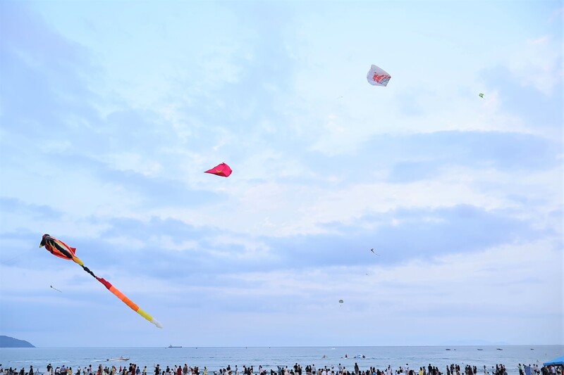 Trình diễn diều nghệ thuật tại Công viên Biển Đông. Ảnh: Diễm Phúc