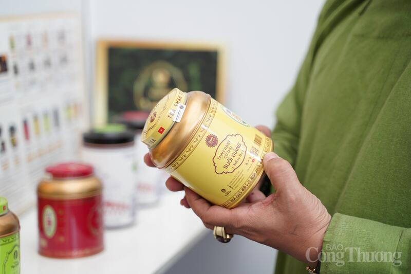 Thương hiệu trà Shan tuyết cổ thụ Suối Giàng. Ảnh: T.M