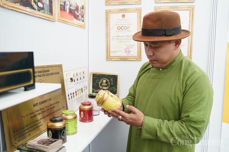 Nghệ nhân văn hoá trà Đào Đức Hiếu. Ảnh: T.M