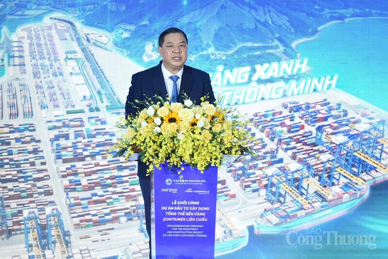 Ủy viên Bộ Chính trị, Bí thư Trung ương Đảng, Phó Thủ tướng Thường trực Chính phủ Phạm Gia Túc phát biểu tại Lễ khởi công.