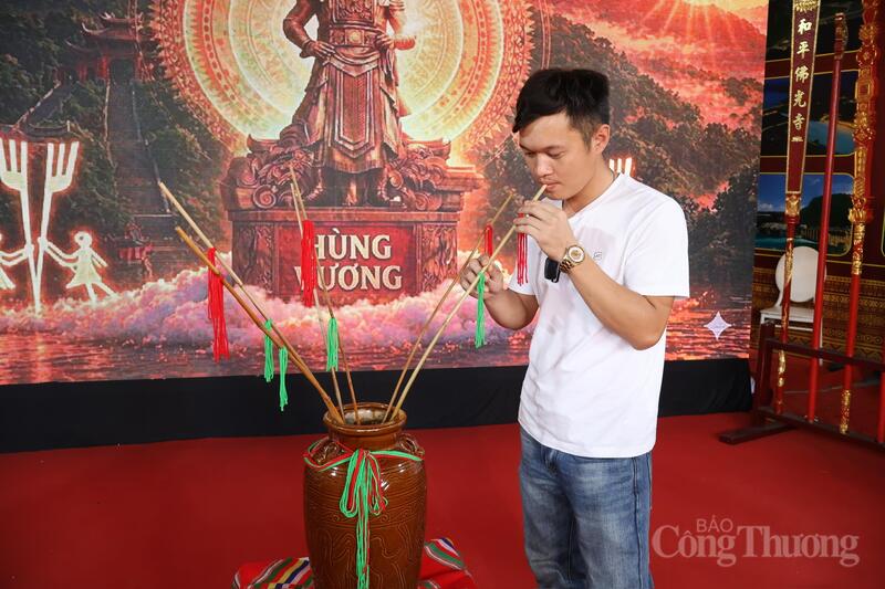 Trải nghiệm uống rượu cần, một nét văn hóa đặc sắc của dân tộc Thái.