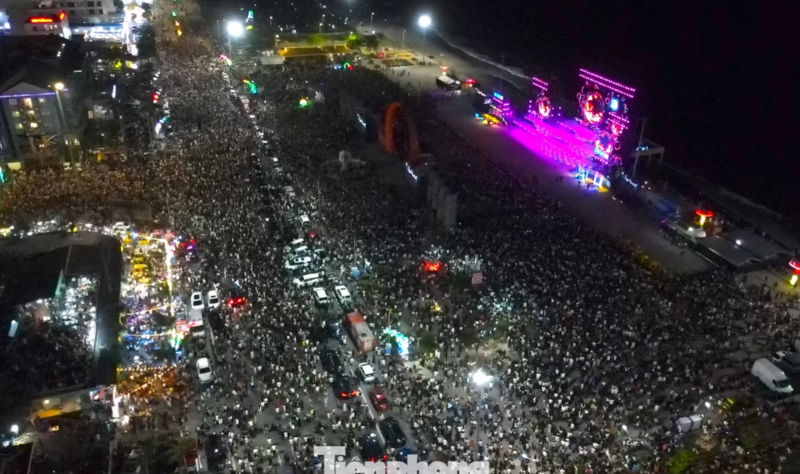 Cửa Lò lung linh trong đêm khai mạc