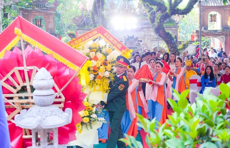 Phường Trường Vinh trang trọng tổ chức lễ Giỗ Tổ Hùng Vương, thành kính dâng hoa, dâng lễ.