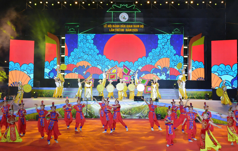 Chương trình biểu diễn văn nghệ tại buổi lễ . Ảnh: Phạm Trung.