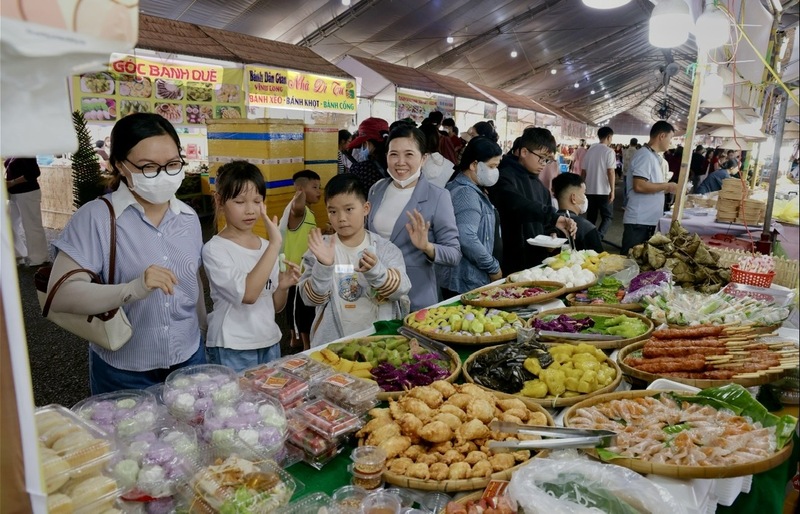 Bánh dân gian Nam Bộ không chỉ là món ăn quen thuộc trong đời sống mà còn là sản phẩm văn hóa đặc trưng. Ảnh: Phạm Trung.
