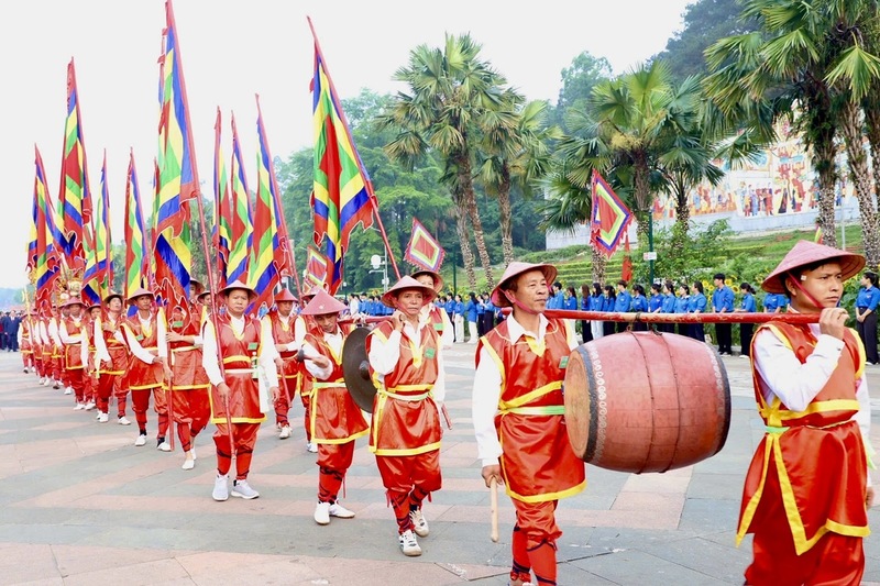Lễ dâng hương tưởng niệm các Vua Hùng được diễn ra trang nghiêm. Ảnh: CTV