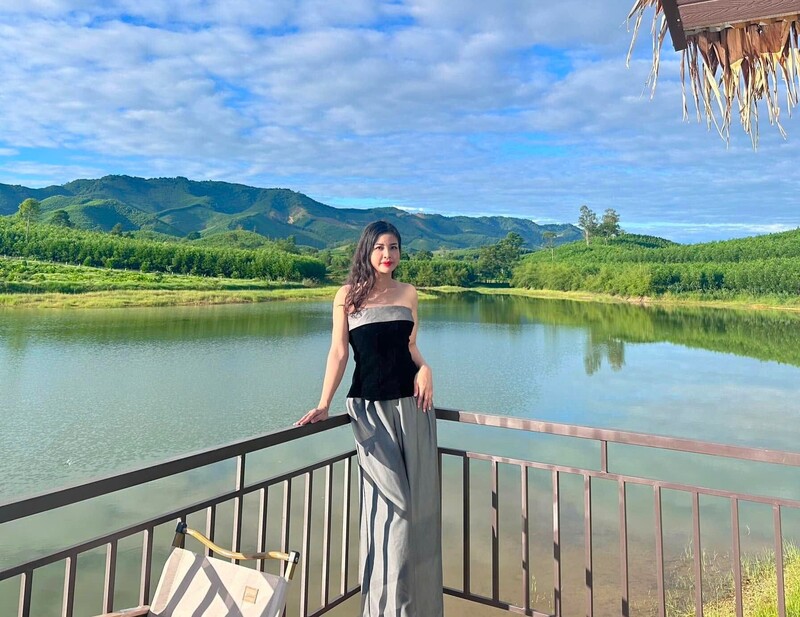 Tại khu vực miền Tây xứ Nghệ, nơi thiên nhiên ban tặng nhiều cảnh đẹp hùng vĩ, các khu du lịch sinh thái đã được mở ra và đón nhiều lượt du khách đến tham quan, trải nghiệm.