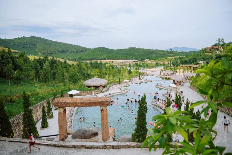 Do Luong Legend Camping & Resort cũng thu hút đông đảo du khách đến vui chơi, nghỉ dưỡng trong dịp nghỉ lễ.