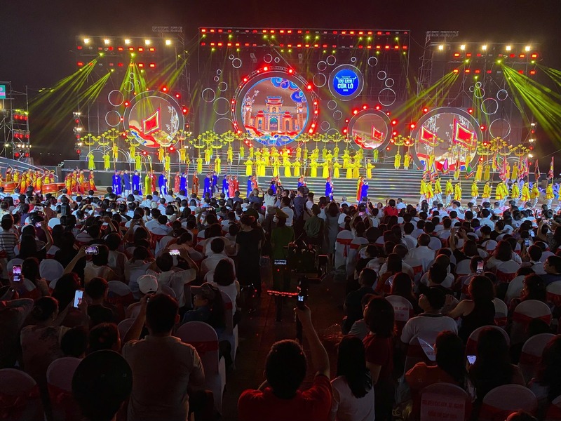 Các tiết mục văn nghệ đặc sắc. Ảnh: Mai Liễu