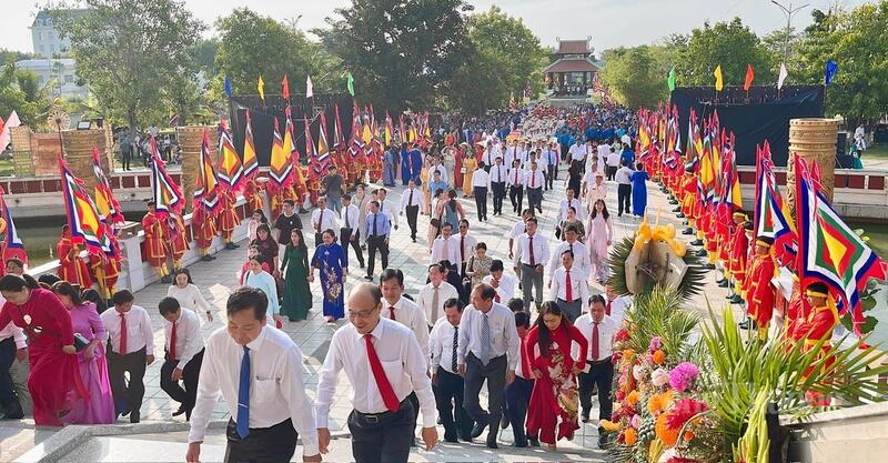 Tại Cần Thơ, đền thờ Vua Hùng không chỉ là công trình văn hóa - tâm linh quan trọng mà còn là điểm hội tụ tinh thần đại đoàn kết dân tộc, kết nối thiêng liêng với Đền Hùng Phú Thọ.