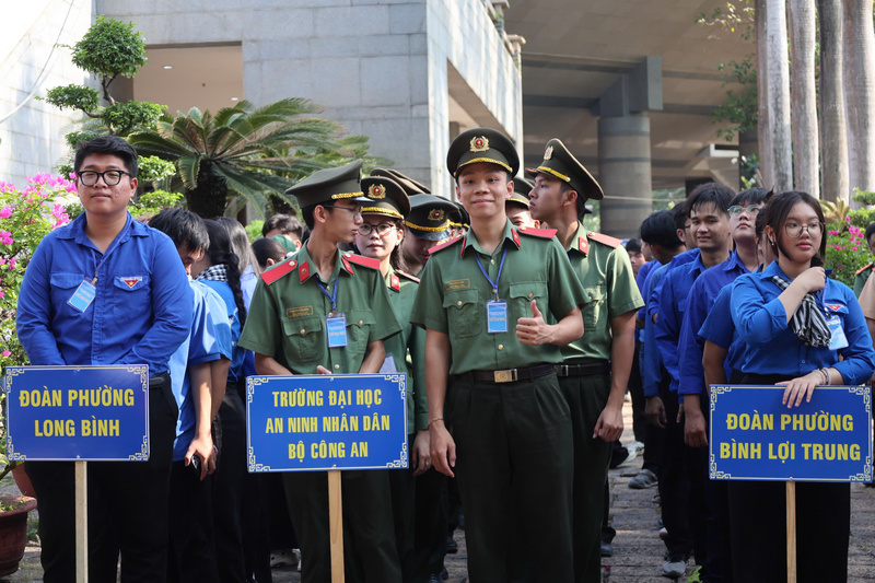 Công tác tổ chức được triển khai bài bản với sự tham gia điều phối, hỗ trợ của đông đảo lực lượng đoàn viên thanh niên và các đơn vị lực lượng vũ trang trên địa bàn. Ảnh: Minh Anh