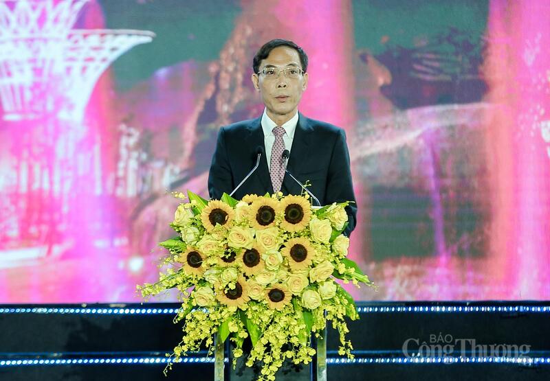 Ông Đầu Thanh Tùng - Phó Chủ tịch UBND tỉnh Thanh Hoá phát biểu tại buổi lễ. Ảnh: Ngô Nhung