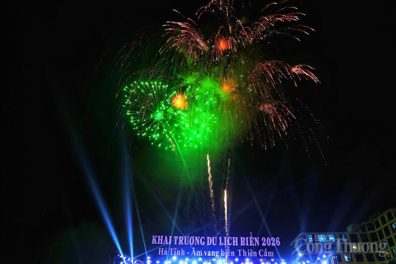 Hiện nay, Thiên Cầm có trên 50 cơ sở lưu trú với hơn 1.300 phòng nghỉ đạt tiêu chuẩn; hệ thống nhà hàng ẩm thực và các dịch vụ vui chơi, giải trí cơ bản đáp ứng nhu cầu của du khách.