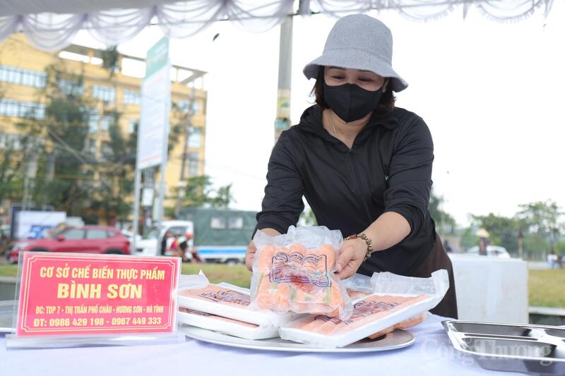 Đây là hoạt động do UBND xã Thiên Cầm phối hợp với các chủ thể OCOP trên toàn tỉnh Hà Tĩnh thực hiện, diễn ra xuyên suốt trong hai ngày 25 và 26/4.