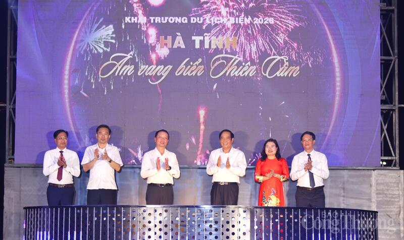 Tối 25/4, tại bãi biển Thiên Cầm, UBND xã Thiên Cầm tổ chức Lễ khai trương du lịch biển Hà Tĩnh năm 2026 với chủ đề: “Hà Tĩnh - Âm vang biển Thiên Cầm”.