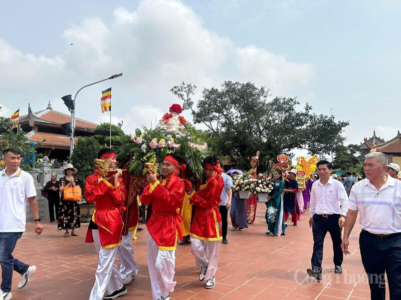 Đại lễ Giỗ Tổ Hùng Vương diễn ra sáng 26/4, tại Đền thờ các Anh hùng dân tộc Việt Nam - Quốc Tổ Vọng Từ, thuộc Khu di tích chùa Tháp Tường Long, phường Đồ Sơn, TP. Hải Phòng.