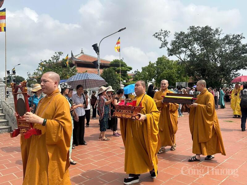 Các nghi lễ thực hiện Đại lễ Giỗ Tổ Hùng Vương tại Khu di tích chùa Tháp Tường Long, phường Đồ Sơn, TP. Hải Phòng.