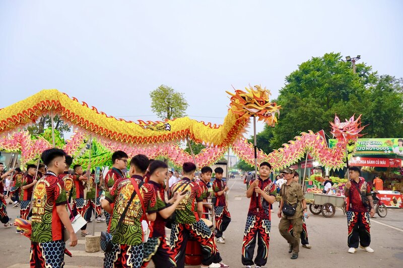 Hàng vạn người về dự lễ Giỗ Tổ Hùng Vương - 10