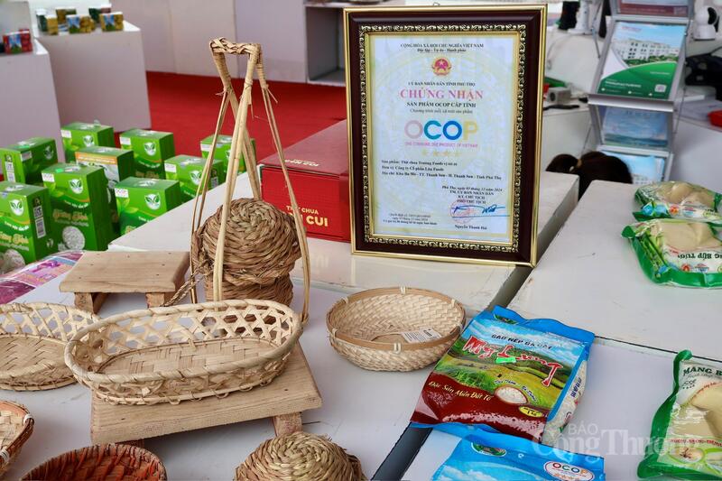 Hội chợ Hùng Vương với nhiều đặc sản vùng miền hút khách tham quan - 6