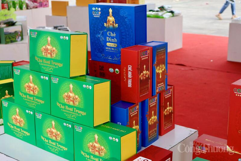 Hội chợ Hùng Vương với nhiều đặc sản vùng miền hút khách tham quan - 7