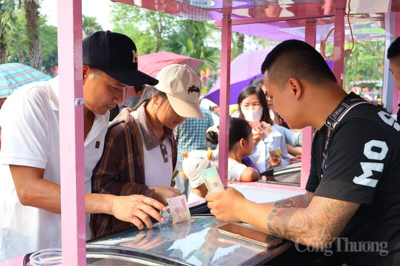 Hội chợ Hùng Vương với nhiều đặc sản vùng miền hút khách tham quan - 18