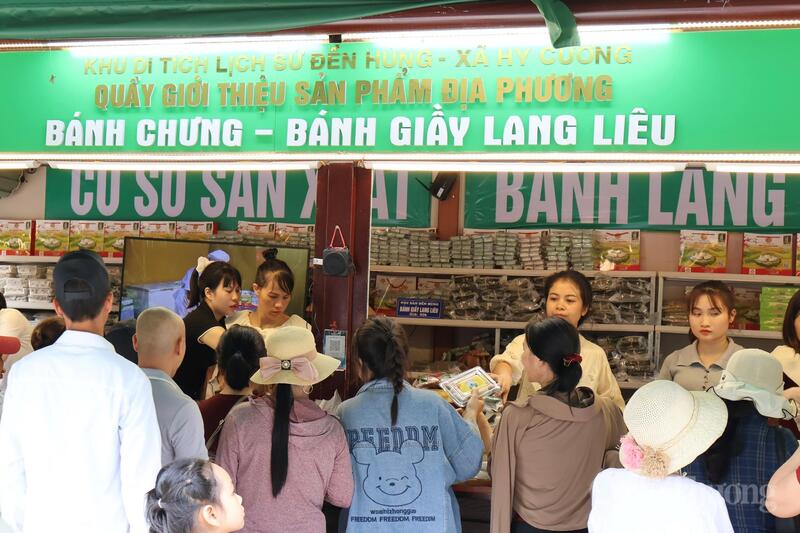 Hội chợ Hùng Vương với nhiều đặc sản vùng miền hút khách tham quan - 14