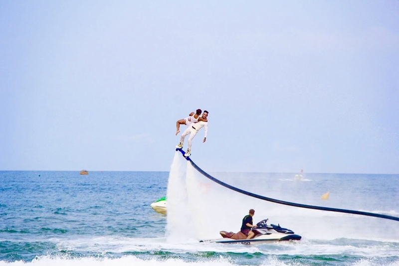 Đồng diễn nghệ thuật thể thao biển “Vũ khúc đại dương” trong khuôn khổ khai trương “Mùa du lịch biển Đà Nẵng 2026”. Ảnh: Diễm Phúc