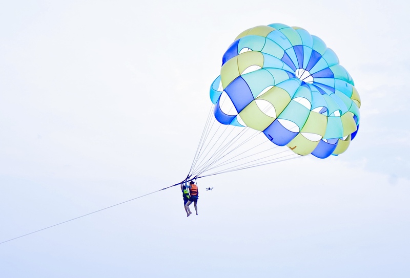 Điểm nhấn của chuỗi sự kiện là Hội thi cứu hộ biển diễn ra vào 30/4 và giải bơi biển “Vượt sóng mùa hè” diễn ra vào 27/4, thu hút hàng trăm vận động viên, lực lượng cứu hộ chuyên nghiệp tham gia. Ảnh: Diễm Phúc