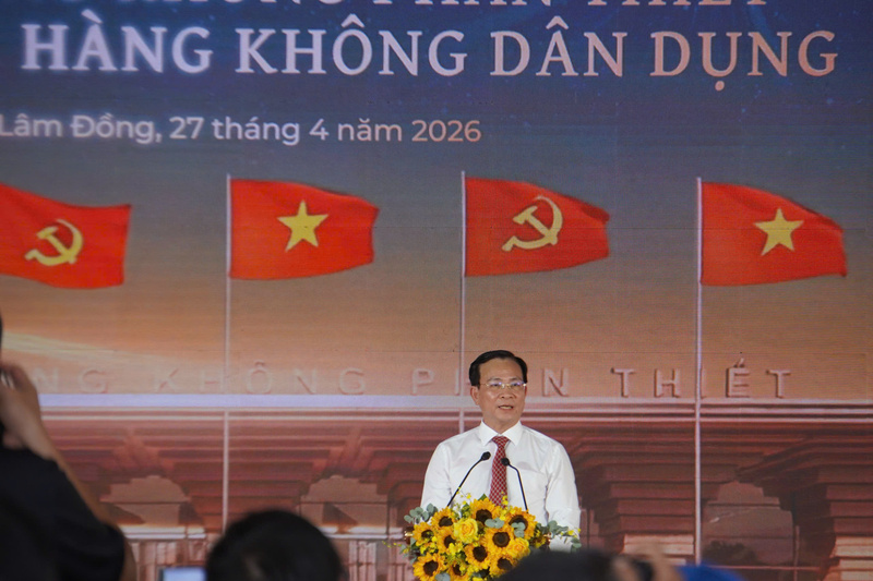 Chủ tịch UBND tỉnh Lâm Đồng Hồ Văn Mười phát biểu tại lễ khởi công. Ảnh: Lê Sơn