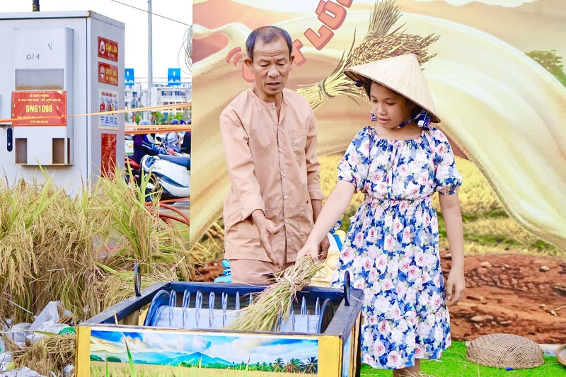 Trải nghiệm làm kem từ cây lúa Việt mang đến cho du khách hành trình khám phá ẩm thực sáng tạo, kết hợp giữa nguyên liệu truyền thống và cảm hứng hiện đại. Ảnh: Diễm Phúc